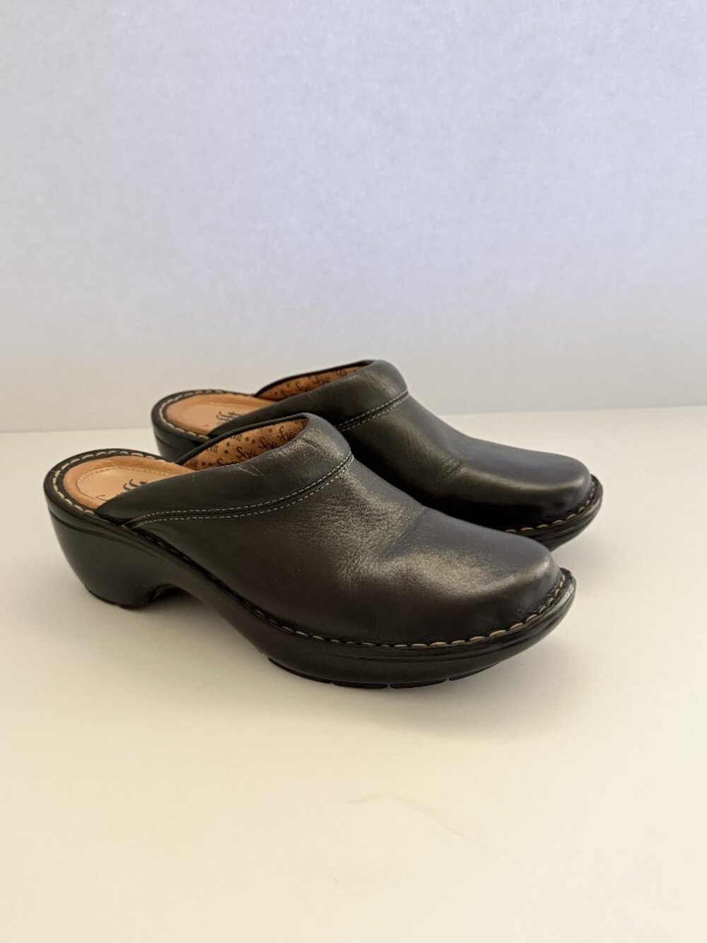Sofft Womens Leather Mules 7M Black Leather Slip Resistant 2 Inch Heels